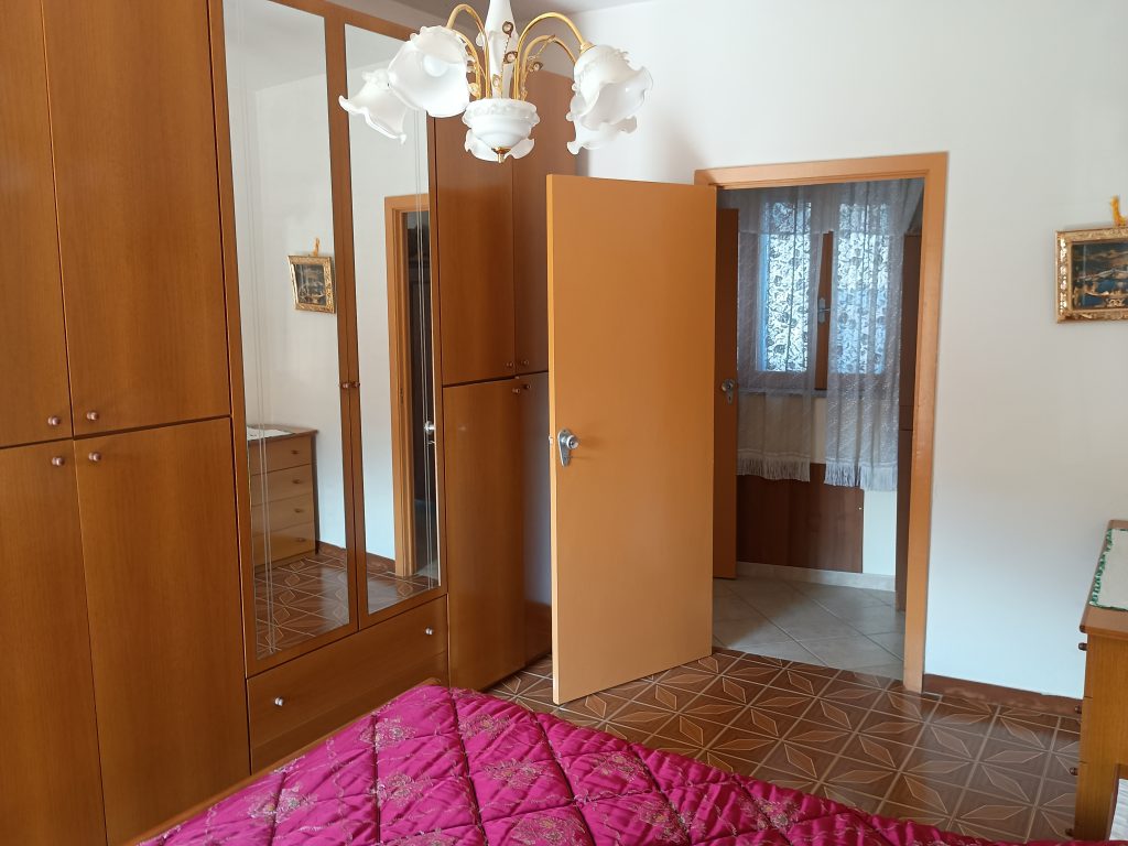 Apartment with attached studio flat (c.da Preti, 44)