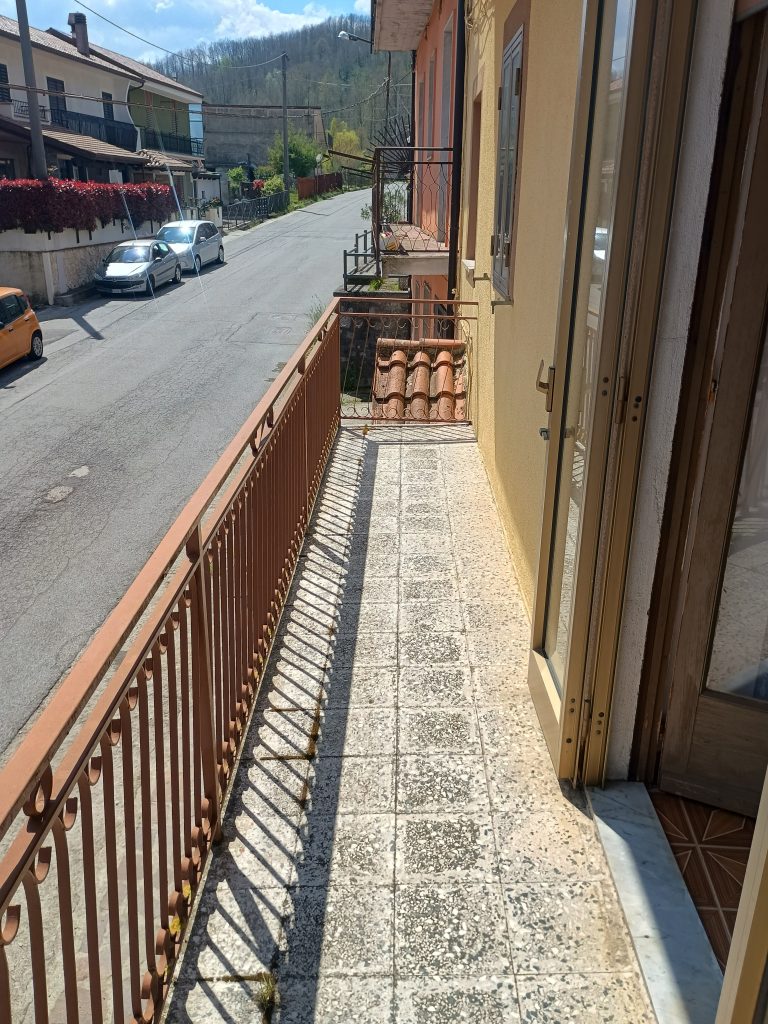 Apartment with attached studio flat (c.da Preti, 44)