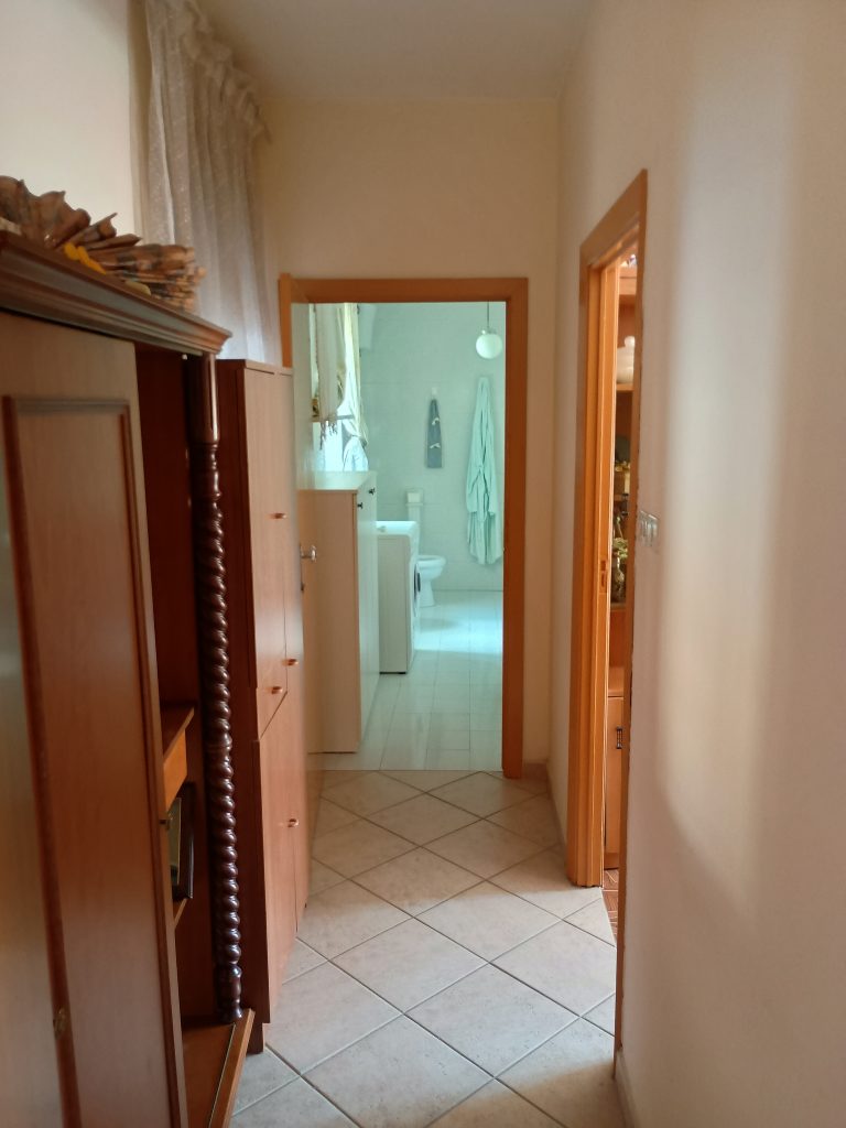 Apartment with attached studio flat (c.da Preti, 44)