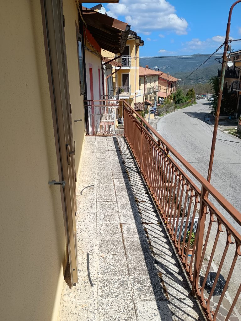 Apartment with attached studio flat (c.da Preti, 44)