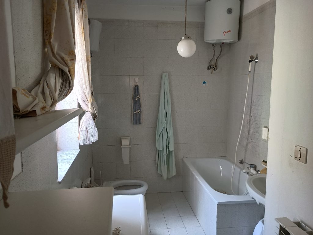 Apartment with attached studio flat (c.da Preti, 44)
