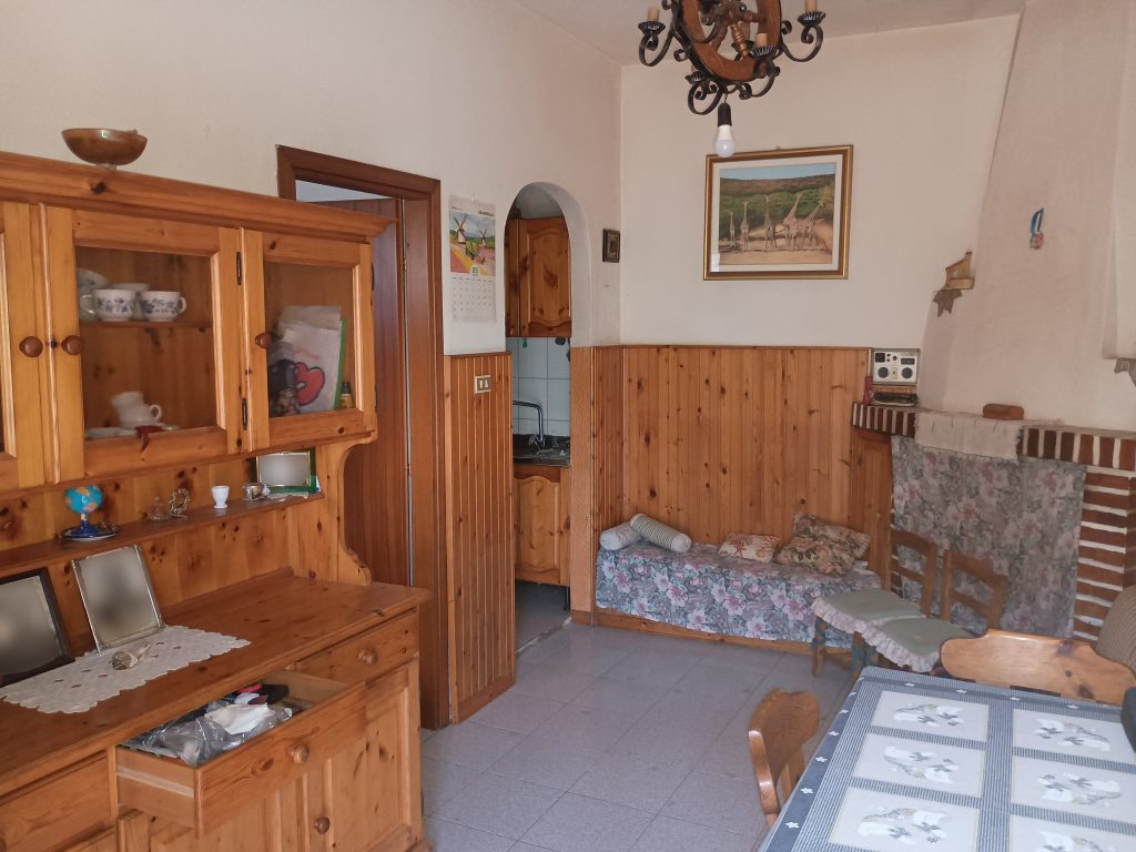 Apartment with attached studio flat (c.da Preti, 44)