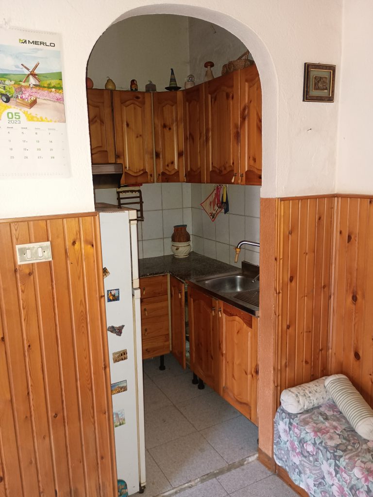 Apartment with attached studio flat (c.da Preti, 44)