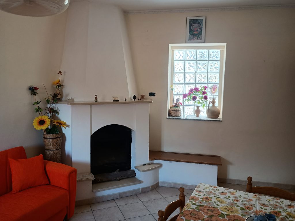 Apartment with attached studio flat (c.da Preti, 44)