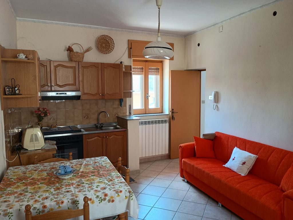 Apartment with attached studio flat (c.da Preti, 44)