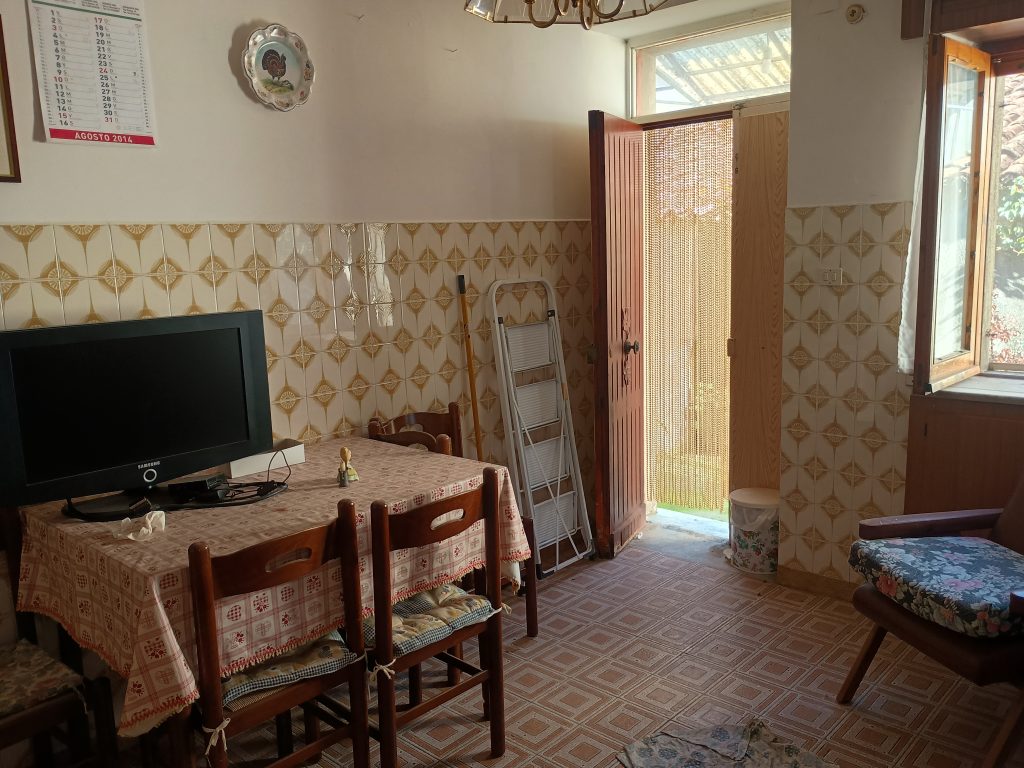 Detached house in the historic center (via Dante 76)