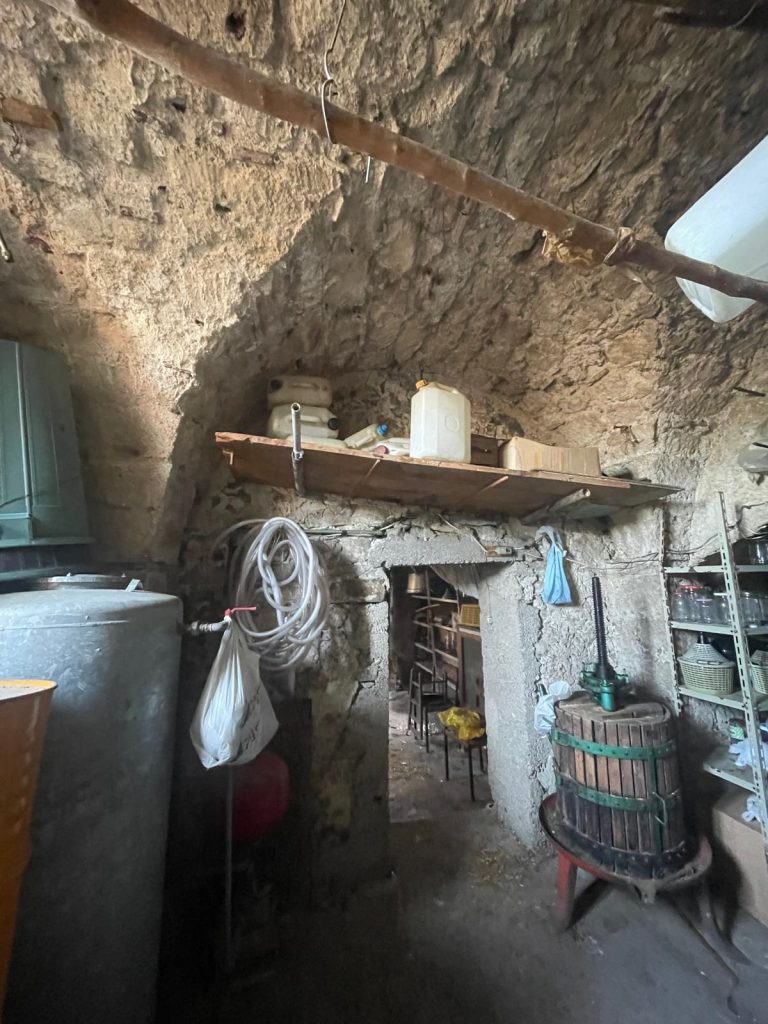 Detached house in the historic center (via Dante 76)