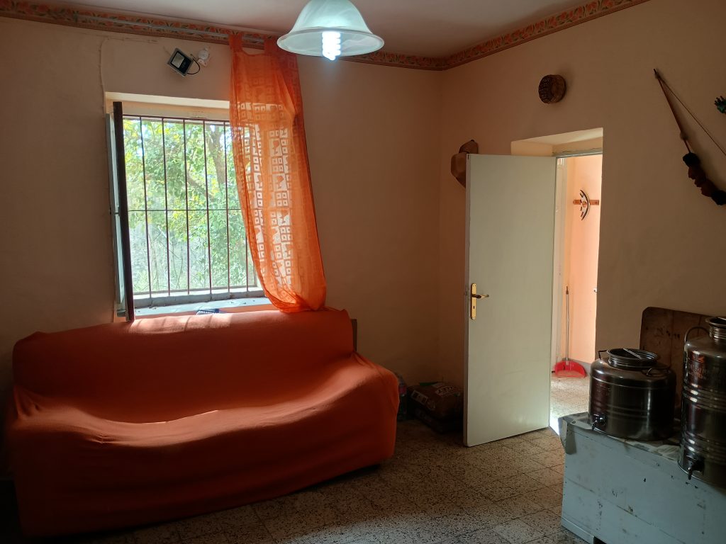 Detached house with land (c.da Mastroluca, 50)