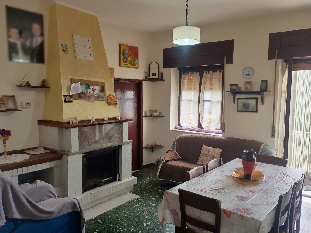 Detached house with land (c.da Mastroluca, 50)