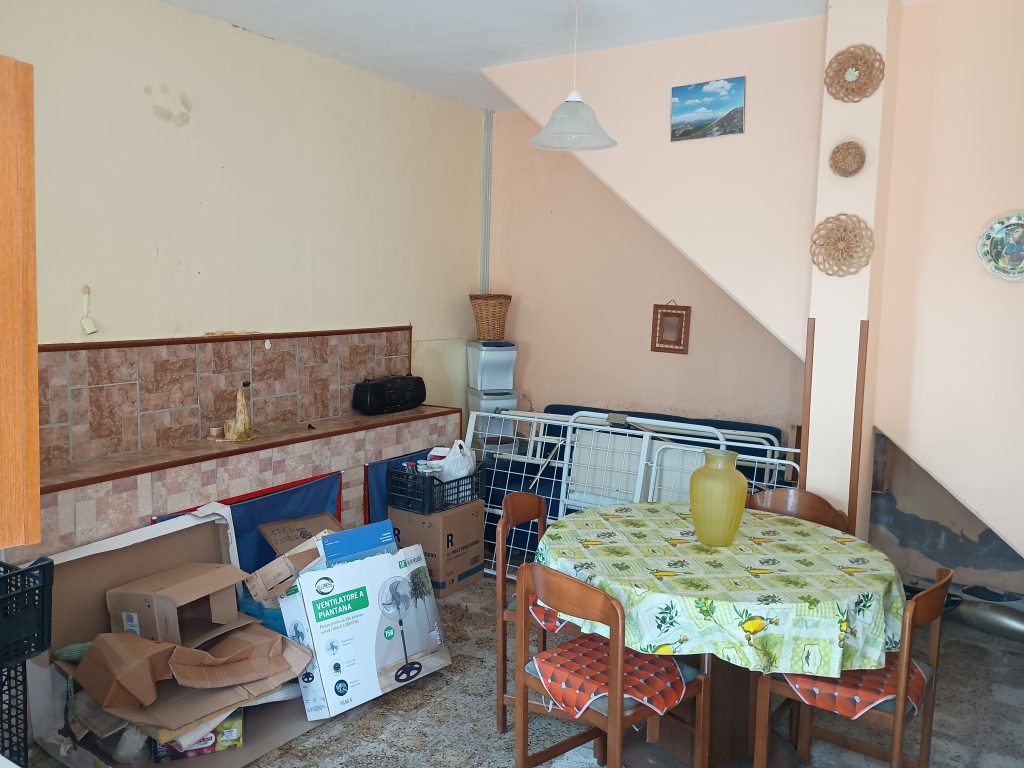 Detached house with land (c.da Mastroluca, 50)