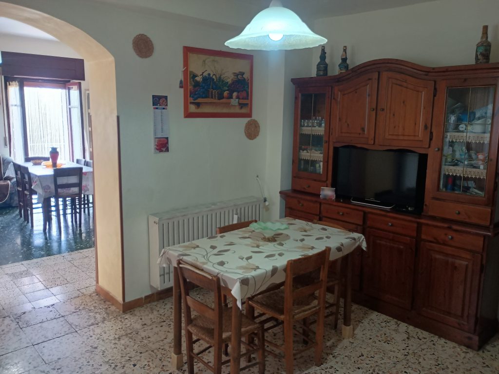 Detached house with land (c.da Mastroluca, 50)