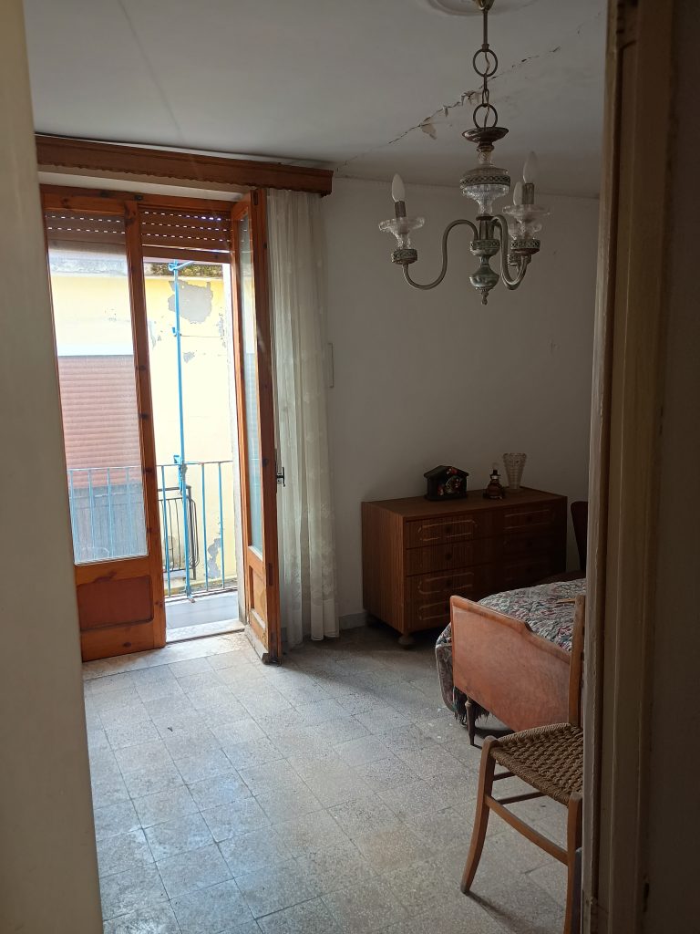 Detached house in the historic center (via Dante, 92)