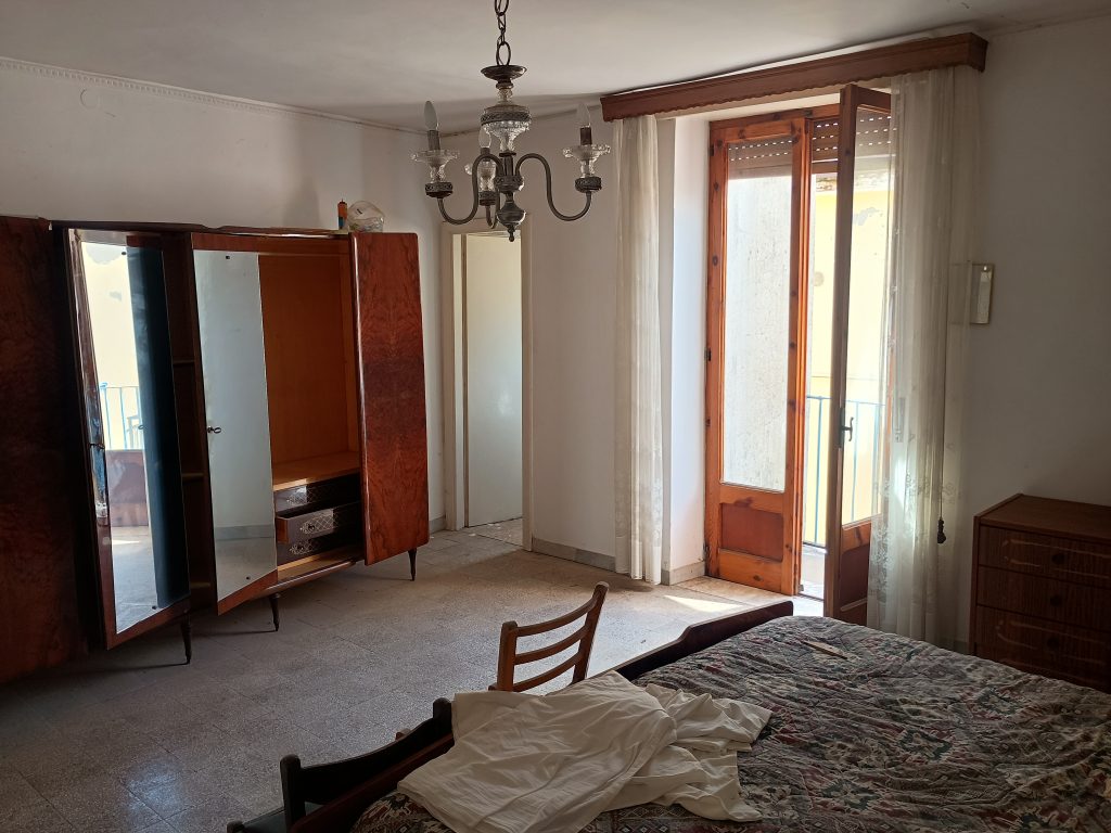 Detached house in the historic center (via Dante, 92)