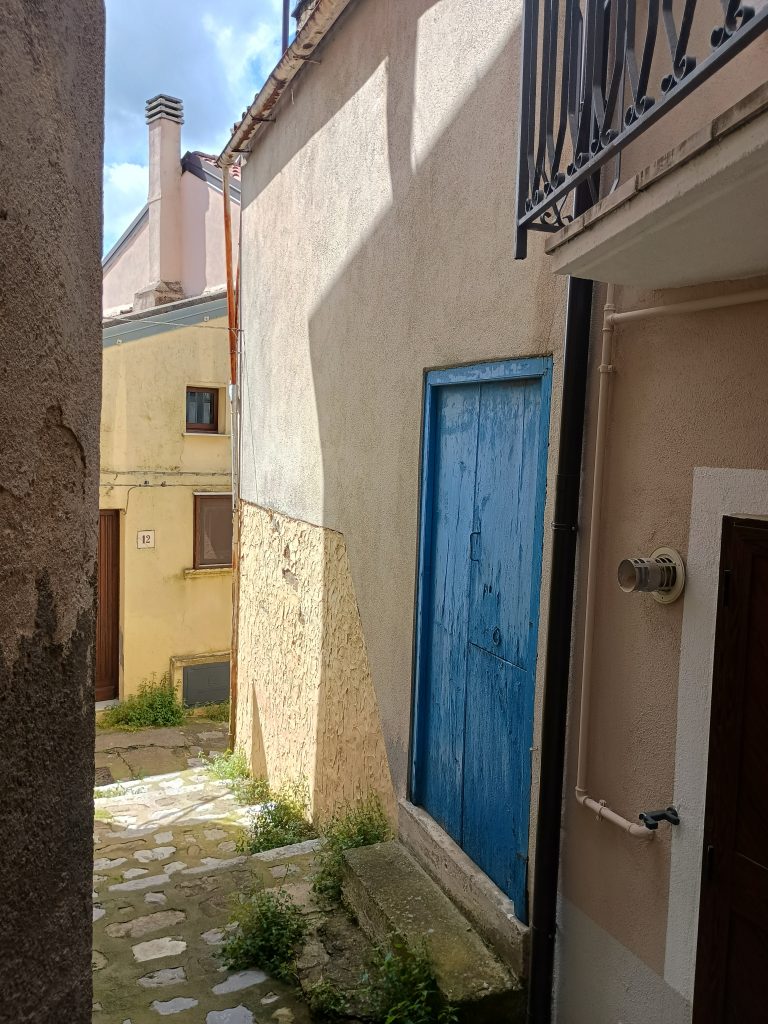 Detached house in the historic center (via Dante, 92)