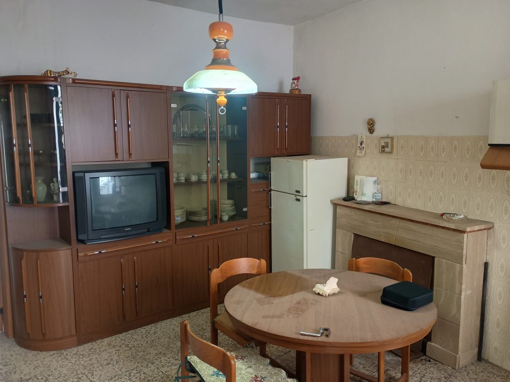 Detached house in the historic center (via Dante, 92)