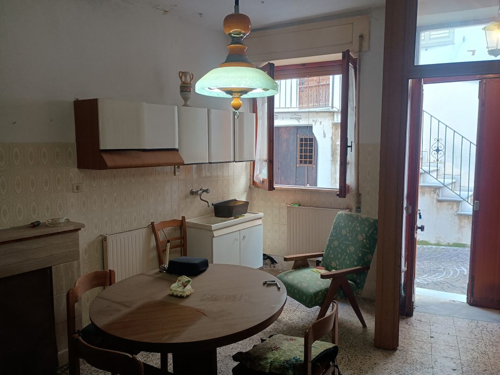 Detached house in the historic center (via Dante, 92)