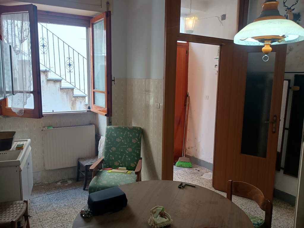 Detached house in the historic center (via Dante, 92)
