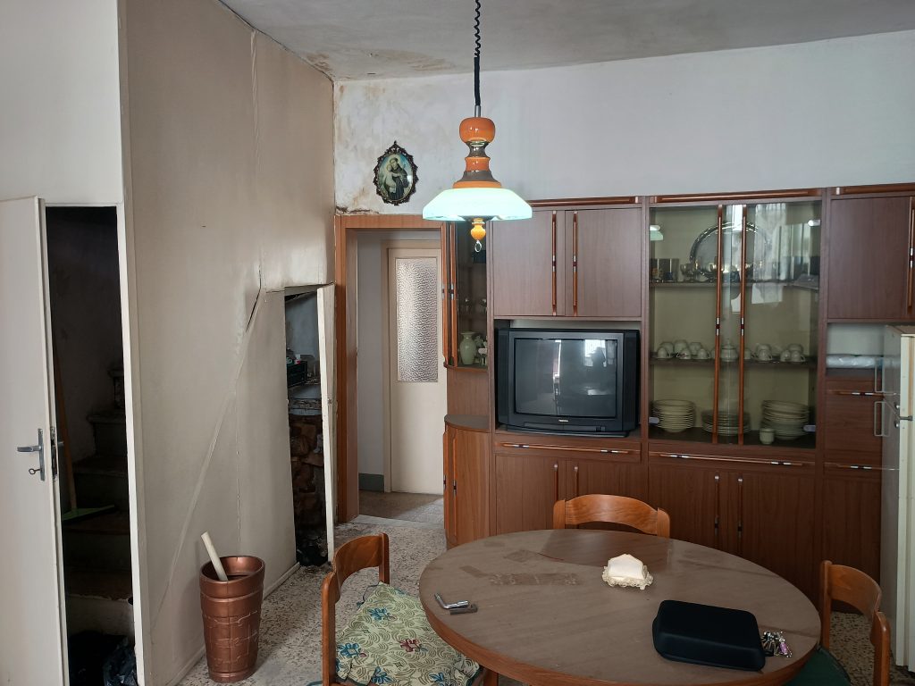 Detached house in the historic center (via Dante, 92)