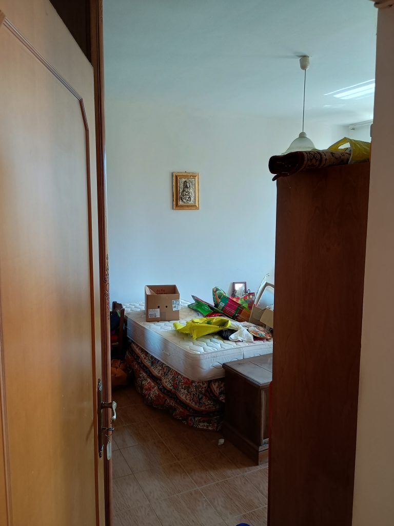 Casa indipendente con terreno (c.da Serrone, 27)