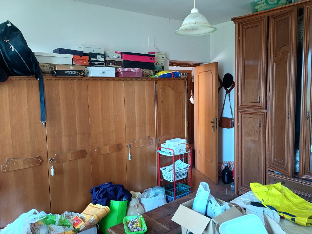Casa indipendente con terreno (c.da Serrone, 27)
