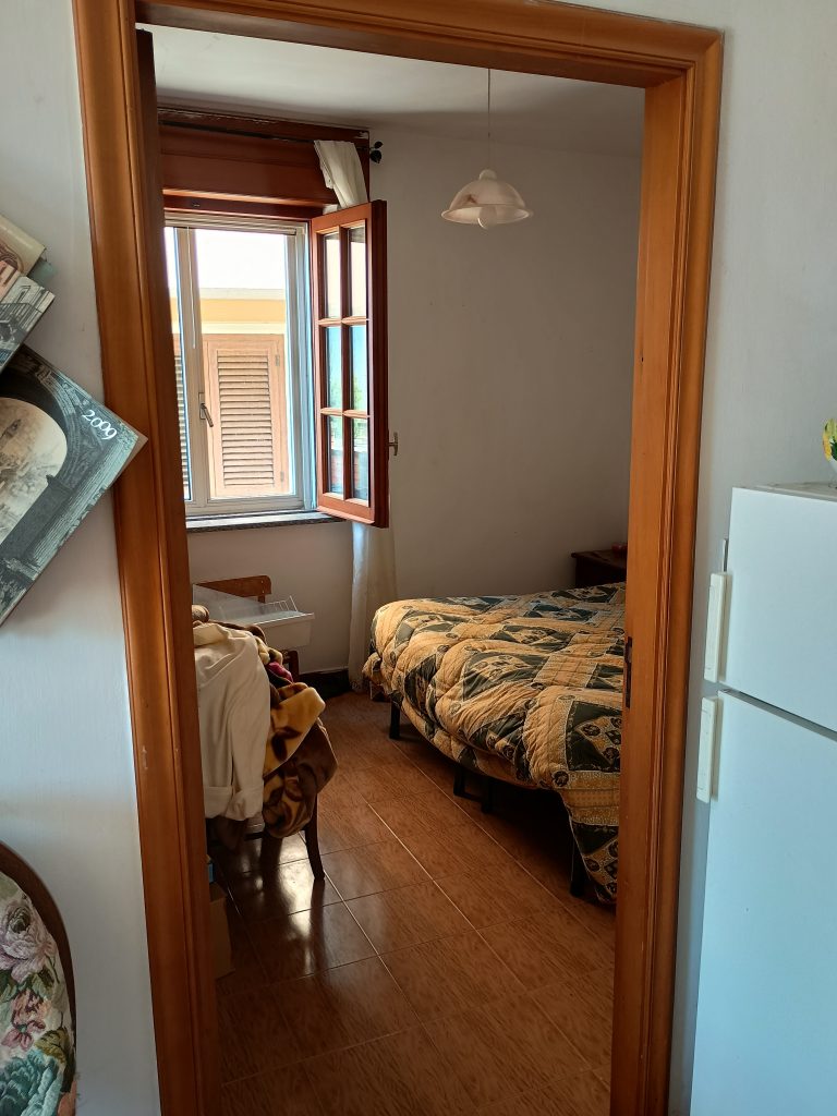 Casa indipendente con terreno (c.da Serrone, 27)