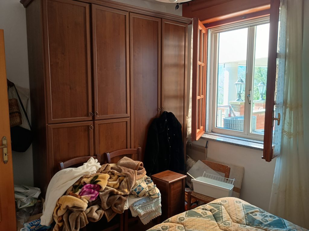 Casa indipendente con terreno (c.da Serrone, 27)