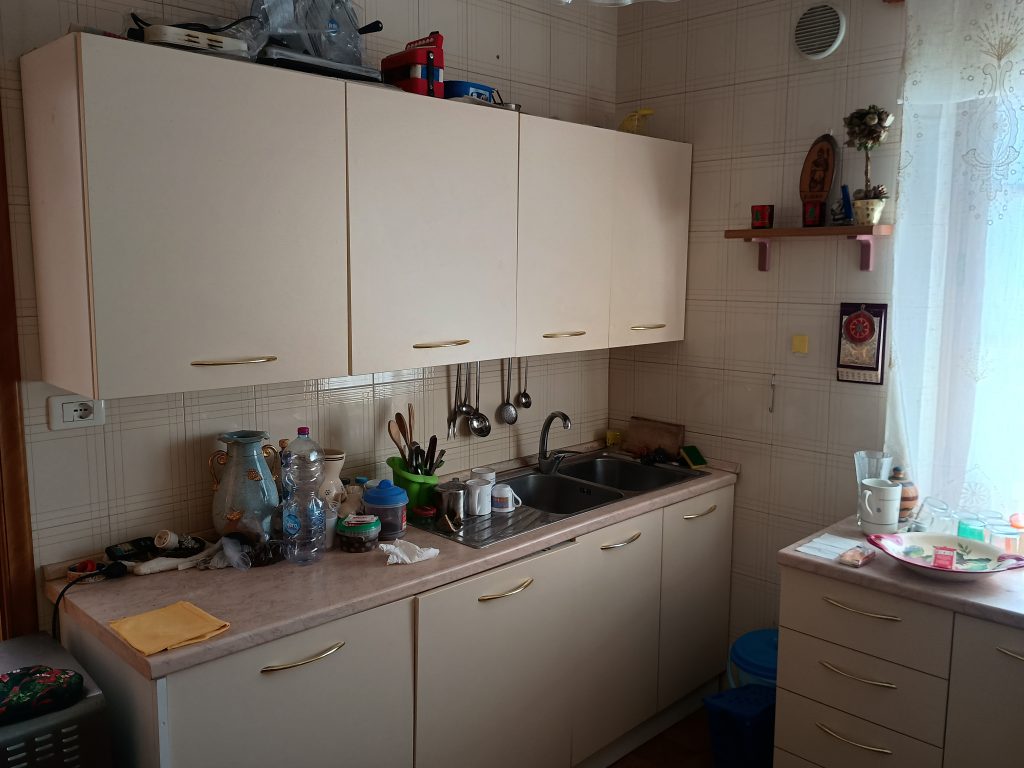 Casa indipendente con terreno (c.da Serrone, 27)