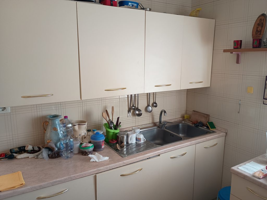 Casa indipendente con terreno (c.da Serrone, 27)