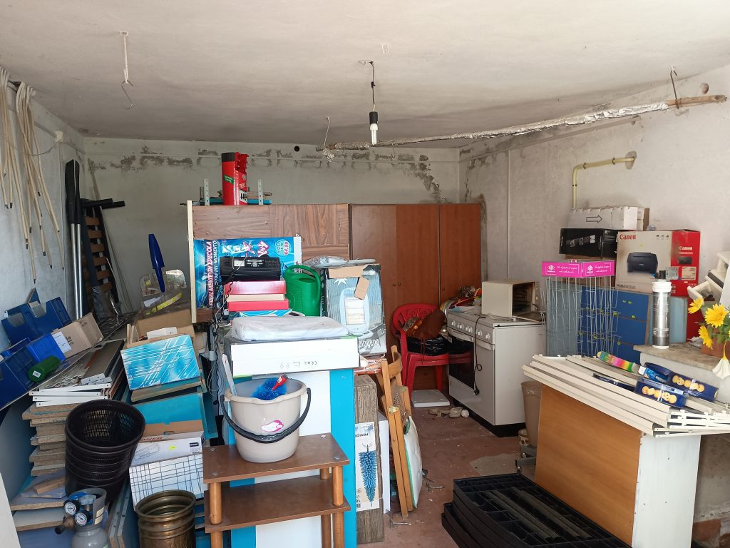 Casa indipendente con terreno (c.da Serrone, 27)