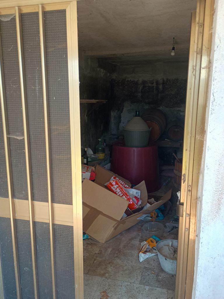 Casa indipendente con terreno (c.da Serrone, 27)