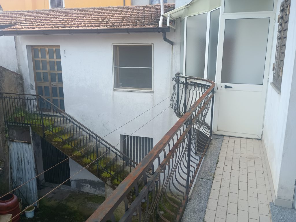 Detached house in the urban centre (vico III° Chiesa, 4)