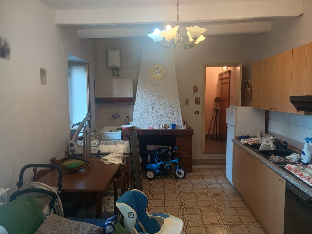 Detached house in the urban centre (vico III° Chiesa, 4)