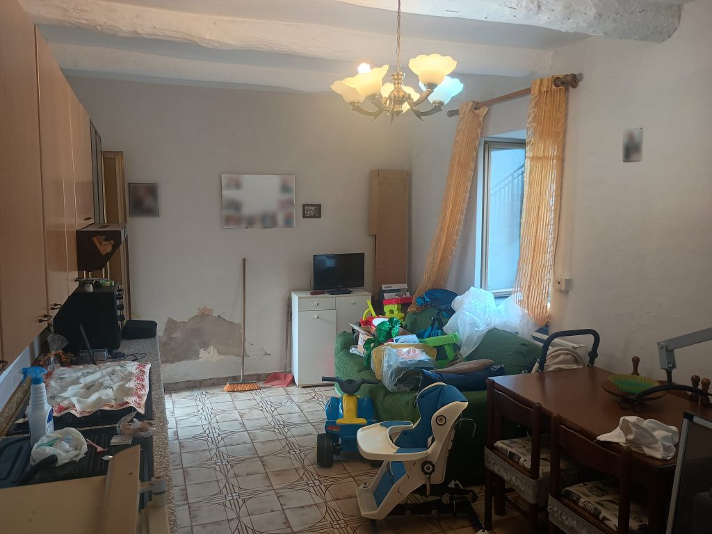 Detached house in the urban centre (vico III° Chiesa, 4)