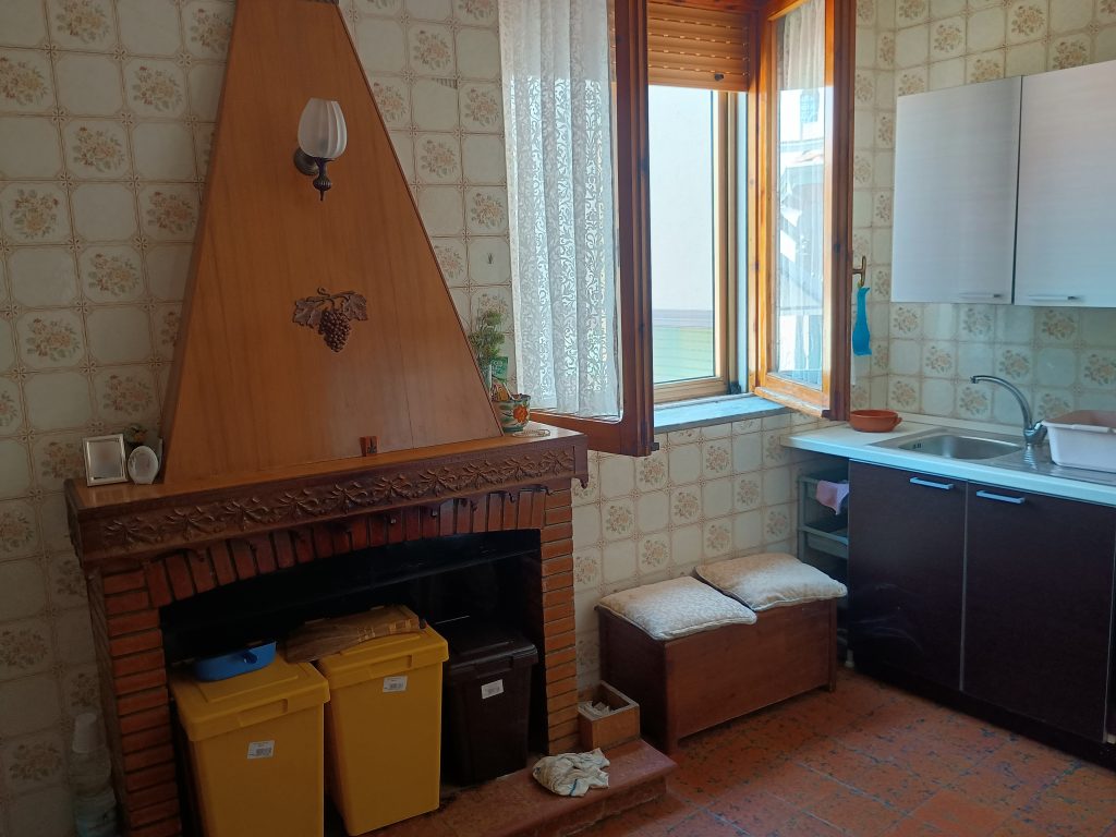 Casa indipendente con garage nel centro storico (via Settembrini, 8)