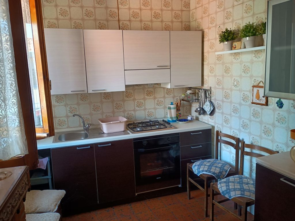 Casa indipendente con garage nel centro storico (via Settembrini, 8)