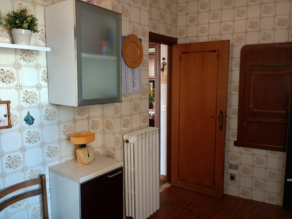 Casa indipendente con garage nel centro storico (via Settembrini, 8)