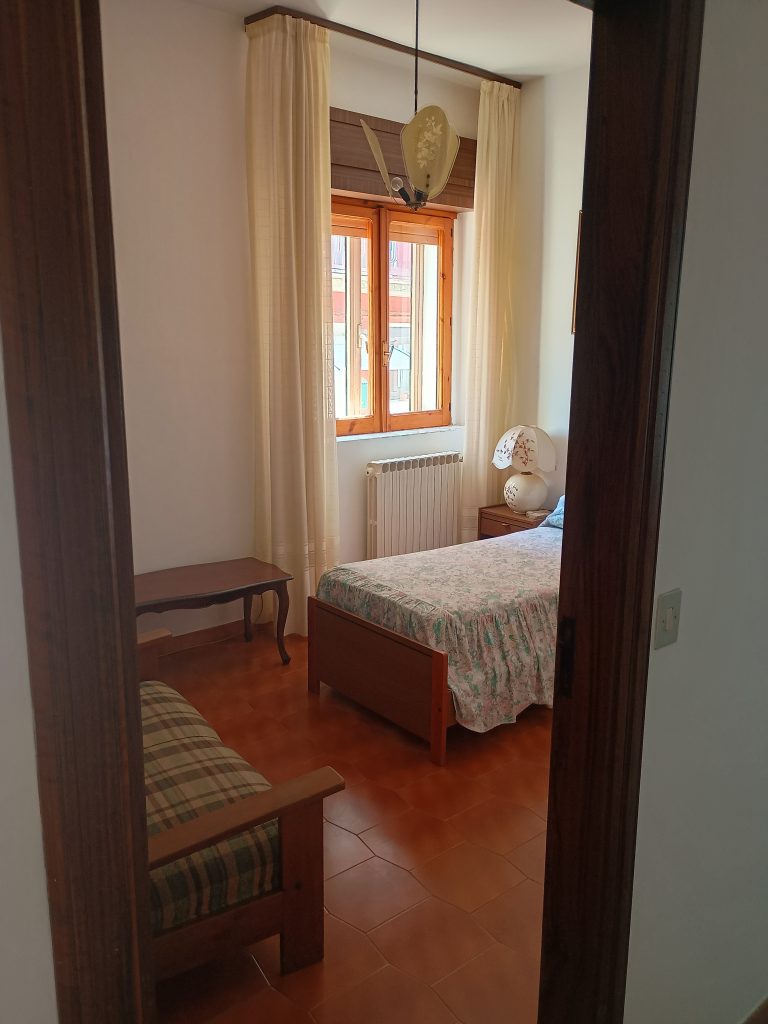 Casa indipendente con garage nel centro storico (via Settembrini, 8)