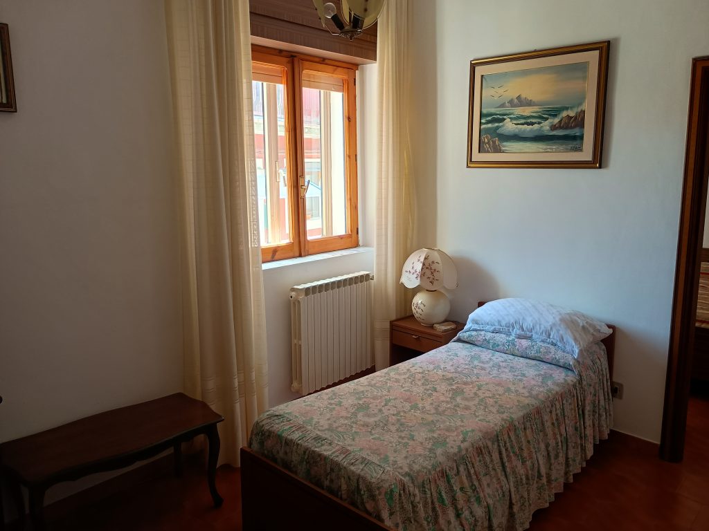 Casa indipendente con garage nel centro storico (via Settembrini, 8)
