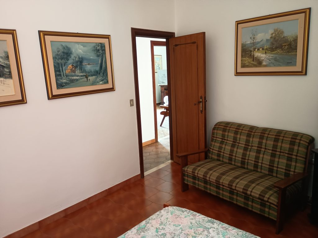 Casa indipendente con garage nel centro storico (via Settembrini, 8)