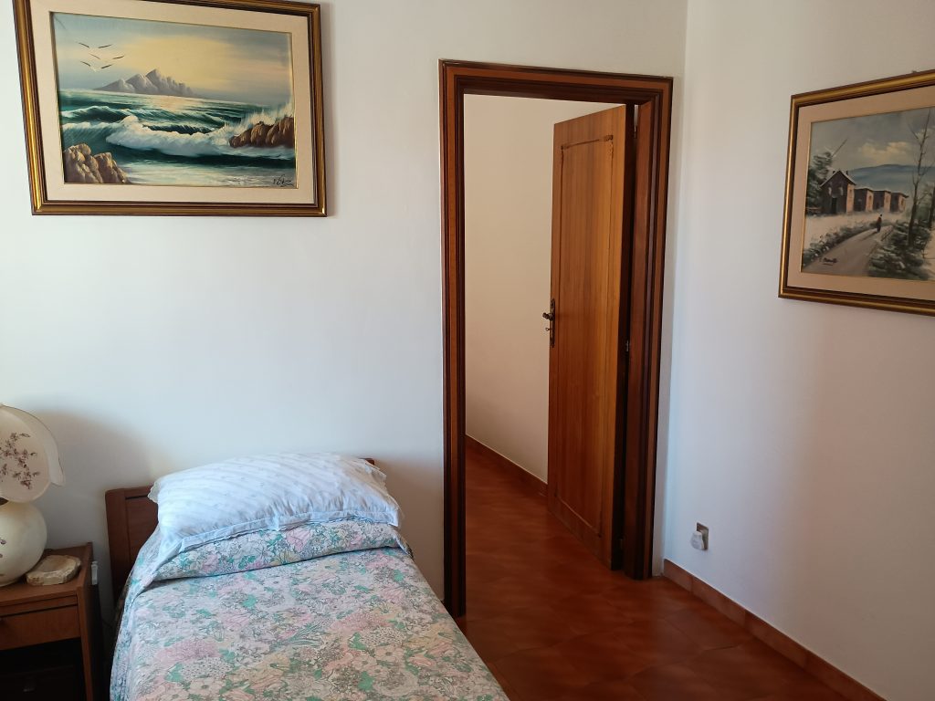 Casa indipendente con garage nel centro storico (via Settembrini, 8)