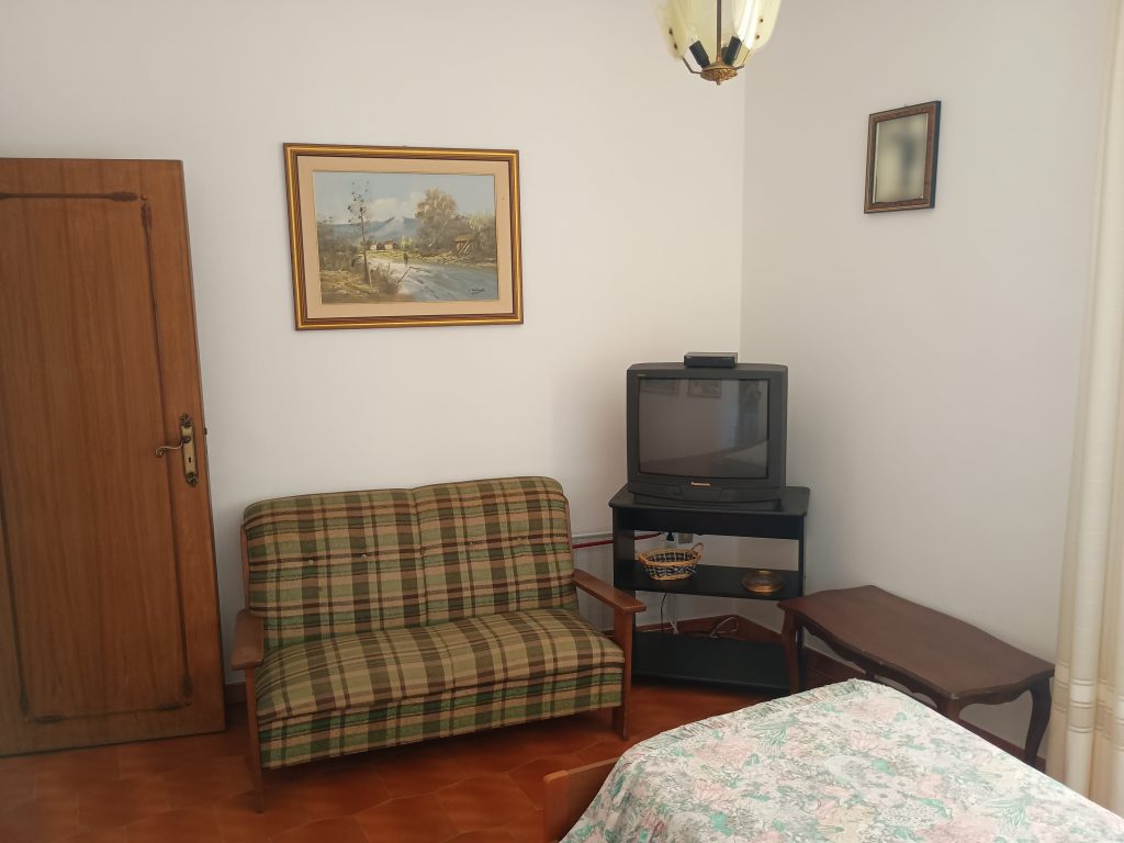 Casa indipendente con garage nel centro storico (via Settembrini, 8)