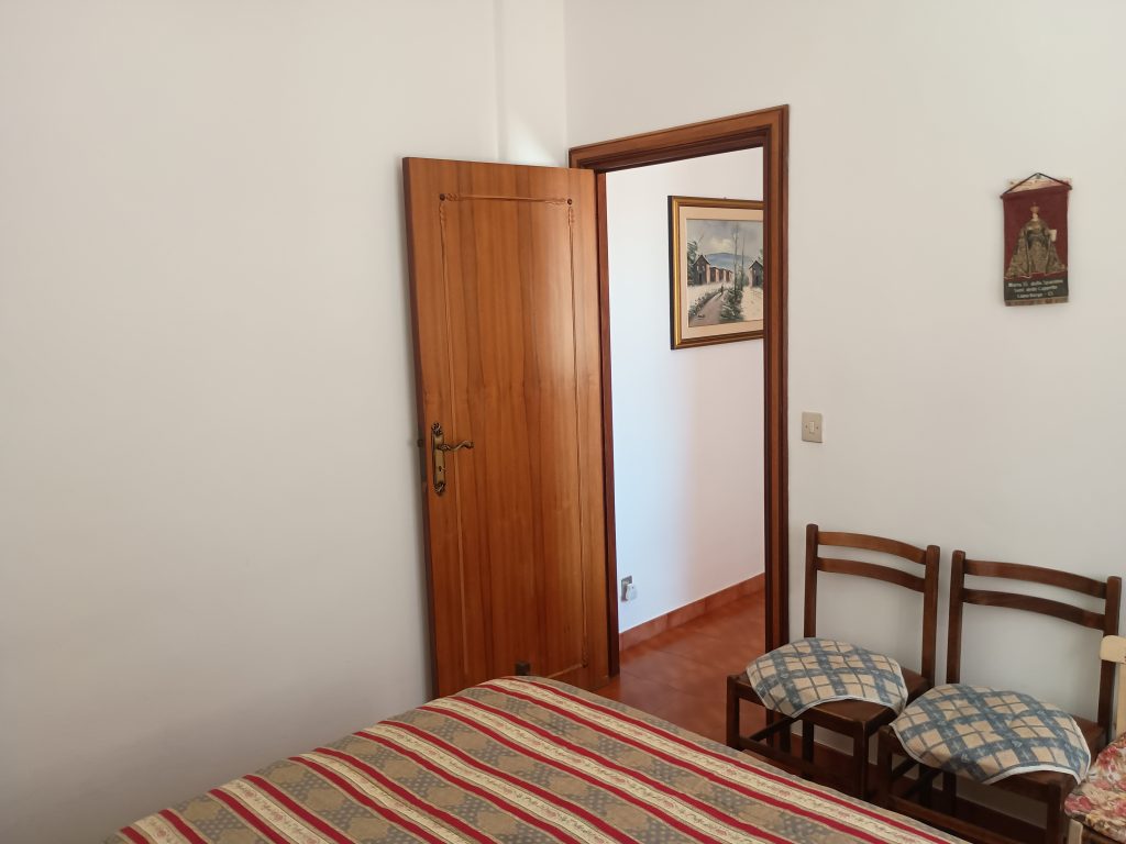 Casa indipendente con garage nel centro storico (via Settembrini, 8)