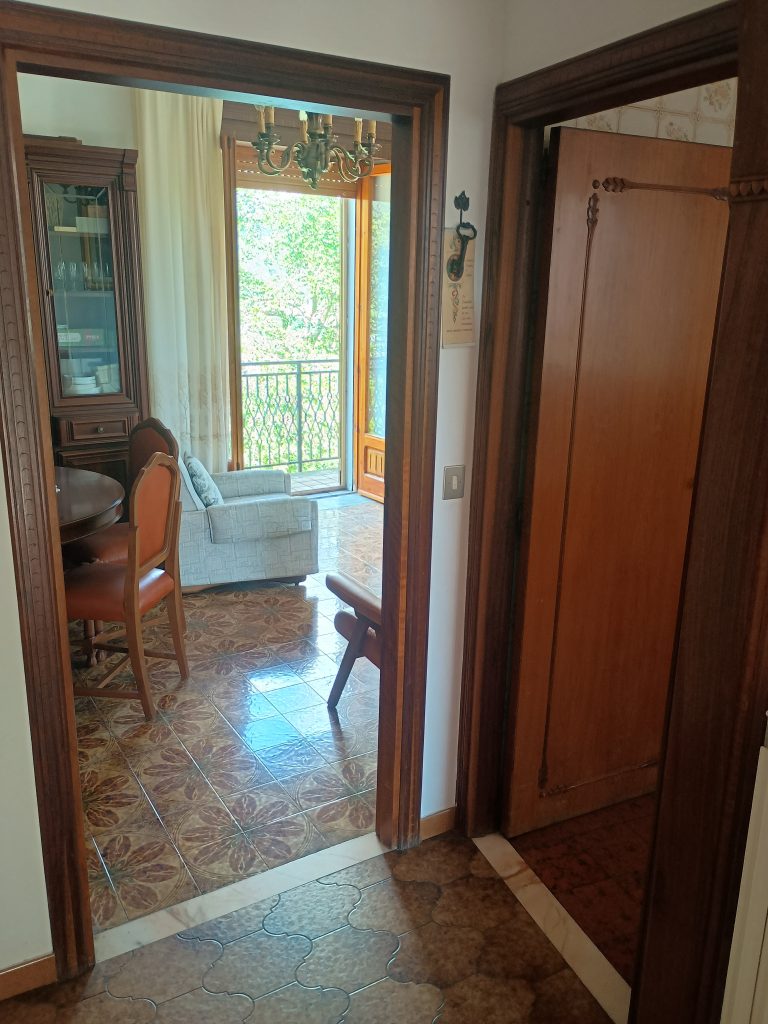 Casa indipendente con garage nel centro storico (via Settembrini, 8)