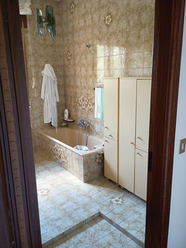 Casa indipendente con garage nel centro storico (via Settembrini, 8)
