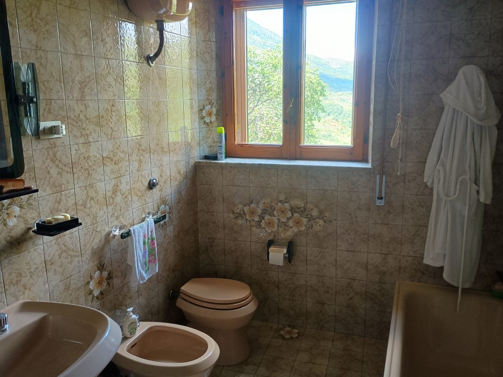 Casa indipendente con garage nel centro storico (via Settembrini, 8)