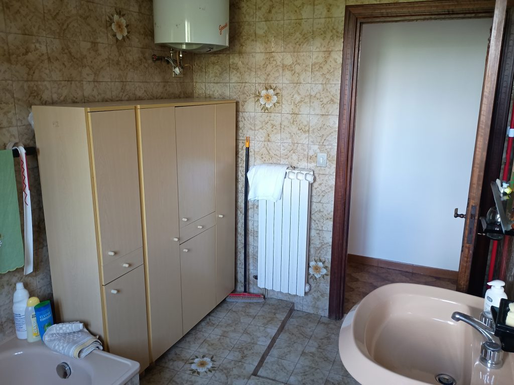Casa indipendente con garage nel centro storico (via Settembrini, 8)