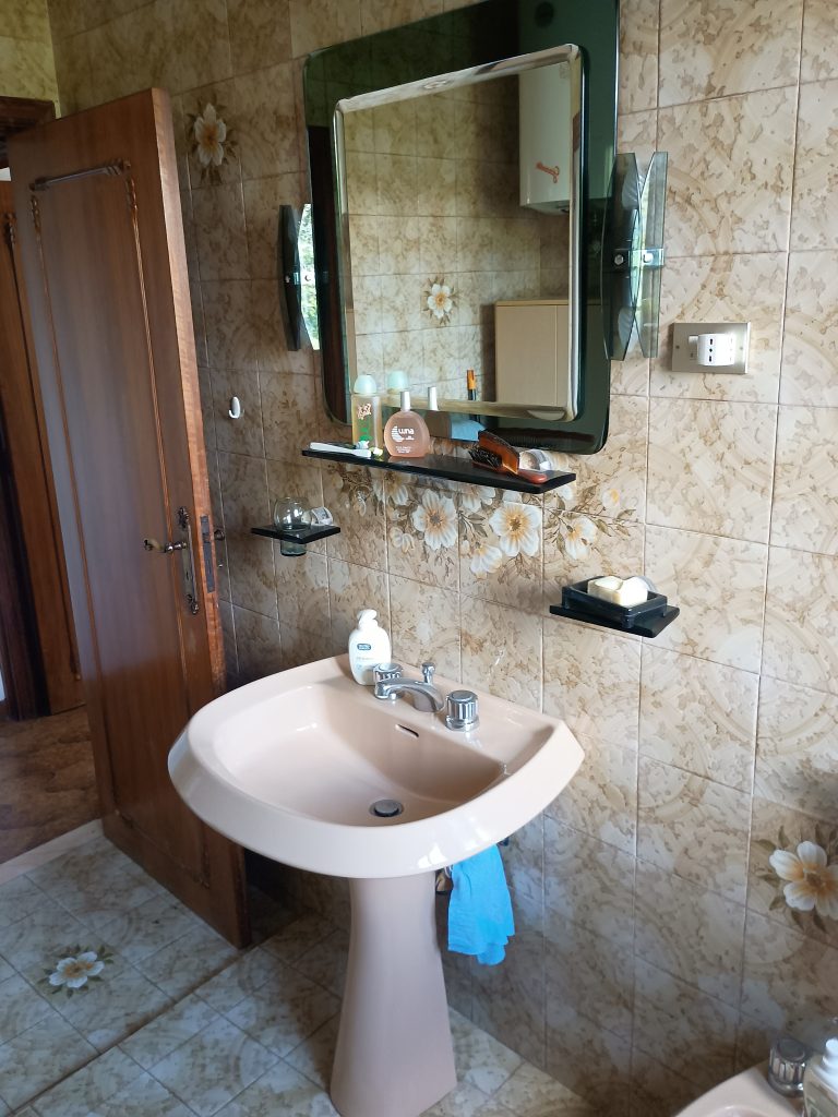 Casa indipendente con garage nel centro storico (via Settembrini, 8)