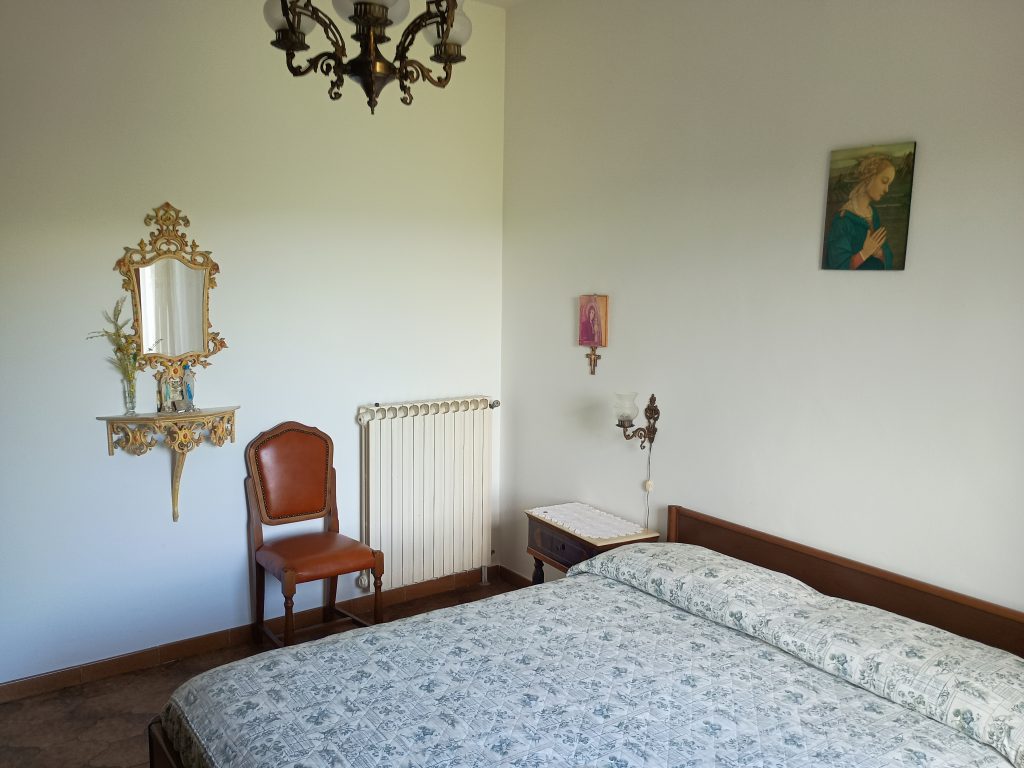 Casa indipendente con garage nel centro storico (via Settembrini, 8)