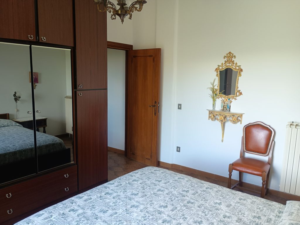 Casa indipendente con garage nel centro storico (via Settembrini, 8)