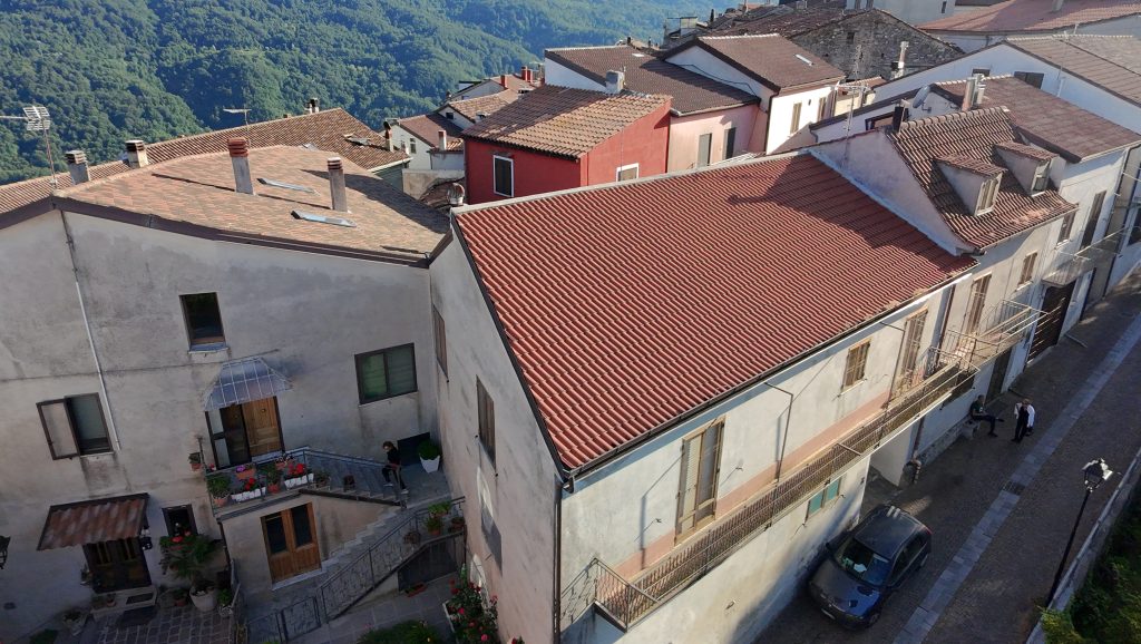 Casa indipendente con garage nel centro storico (via Settembrini, 8)